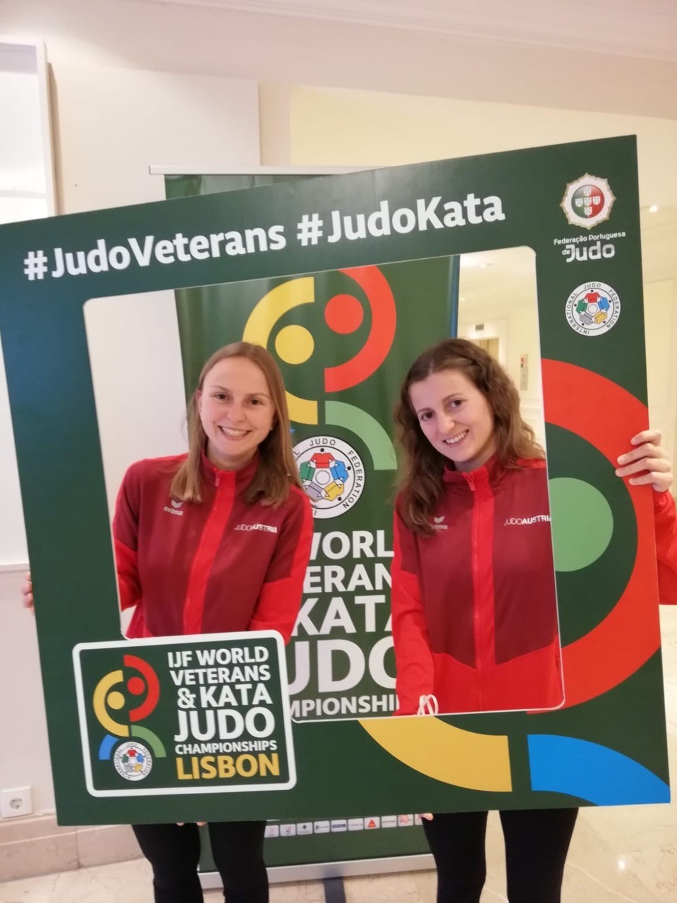 Kata-WM in Lissabon: Hanna und Paula Peinsipp am Start.